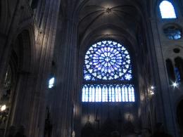 thumbs/6-Notre-Dame-Rosone-+-luce.jpg